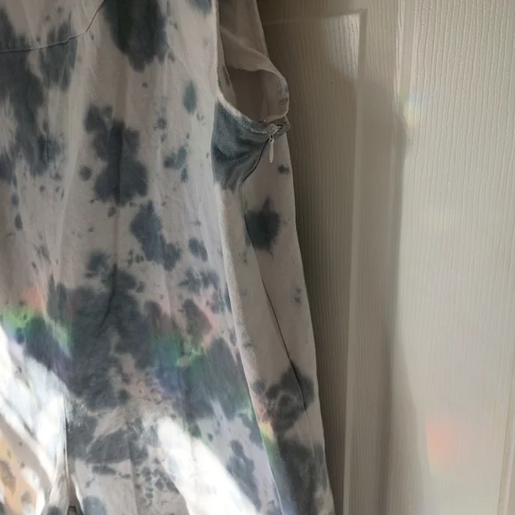 DAVI & DANI Blue and White Tie-Dye Camisole - Picture 2 of 5